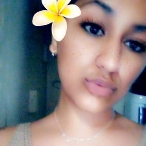 Meet your Posher, Crystal